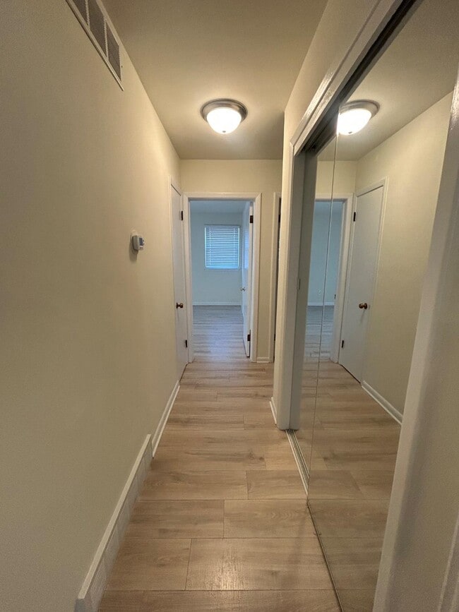 Building Photo - 523 Donna Cir