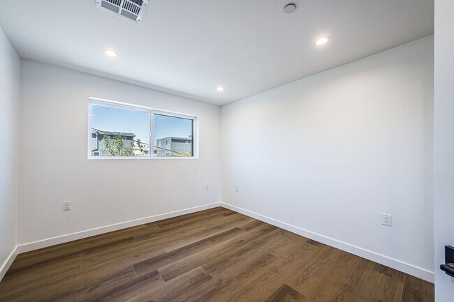Building Photo - 5508 Barton Ave