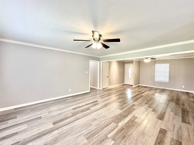 Building Photo - 5818 Birchmont Dr