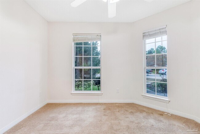 Building Photo - 10719 Crosscut Dr