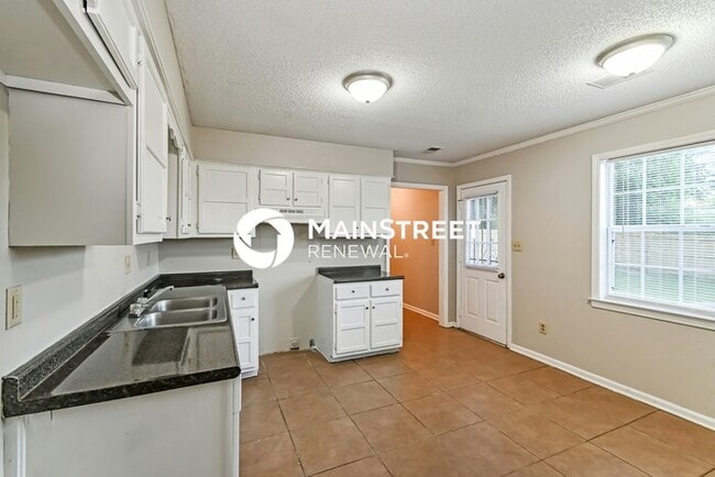 Building Photo - 3 Bedroom Pet-Friendly Home in MEMPHIS, TN with Main Street Renewal