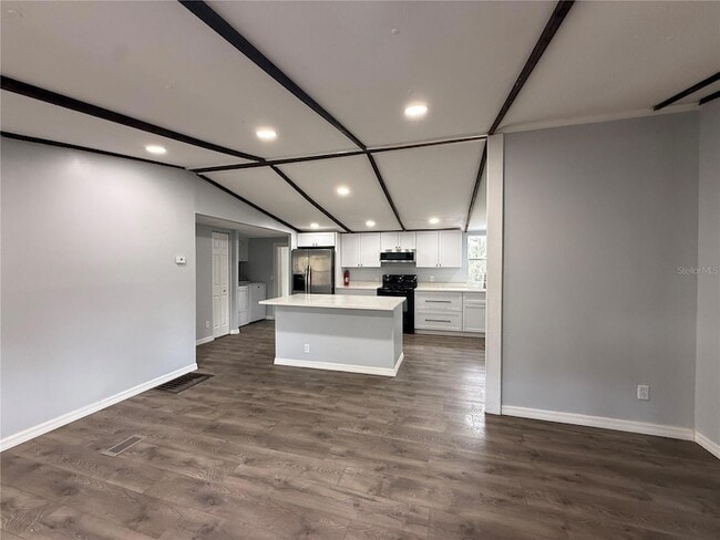 Building Photo - 8824 Overlook Dr