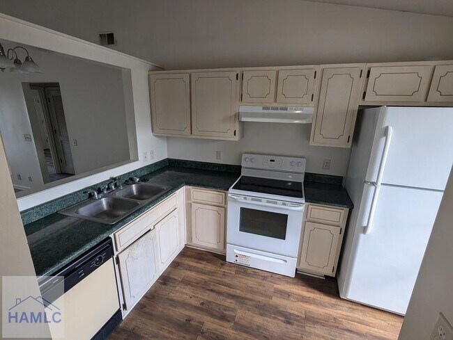 Building Photo - 910 Brett Dr