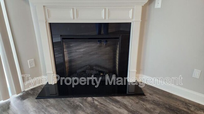 Building Photo - 1815 Fox Den Way