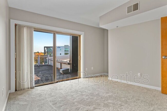 Building Photo - 12600 SW Crescent St