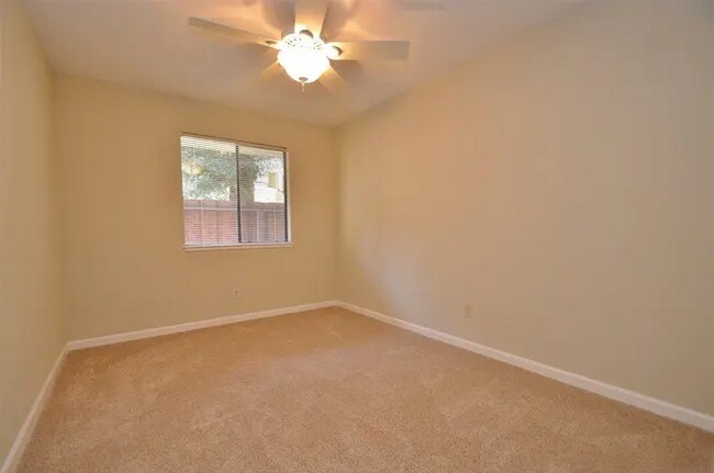 Building Photo - 5055 Valley Crest Dr