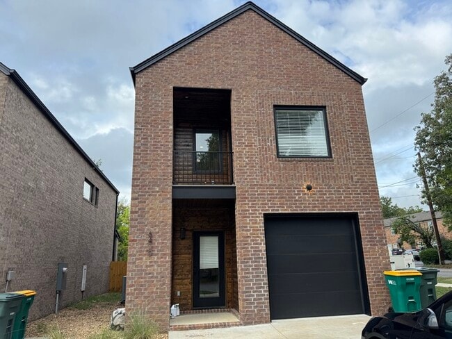 Primary Photo - Newer 3 bedroom 2.5 bathroom townhome in H...