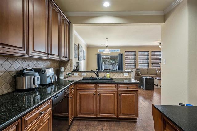 Building Photo - 5852 Clearwater Dr