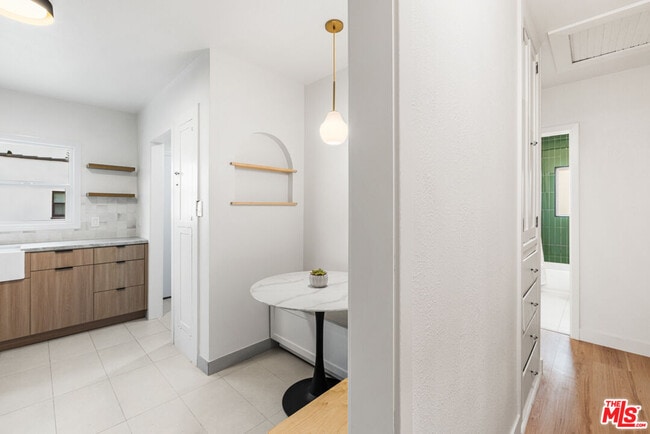 Building Photo - 612 Romulo St