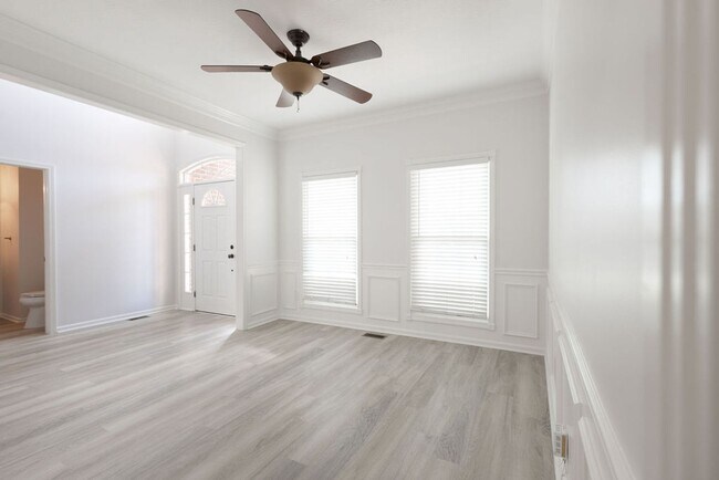 Building Photo - 100 Strathmore Ct