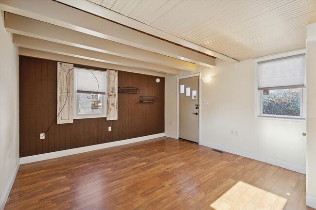 Building Photo - Charming 2-Bedroom Single-Family Home with off Street Parking