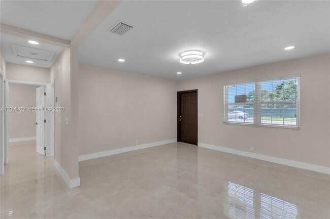 Building Photo - 378 SW 6th St
