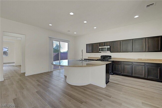 Building Photo - 7931 Campers Village Ave