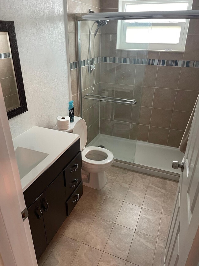 Building Photo - 191 NE 6th Ct