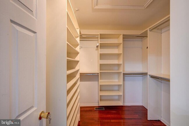 Building Photo - 4611 Kings Mill Way