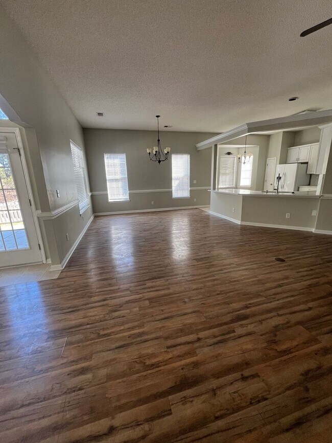 Building Photo - 404 Blackberry Ln