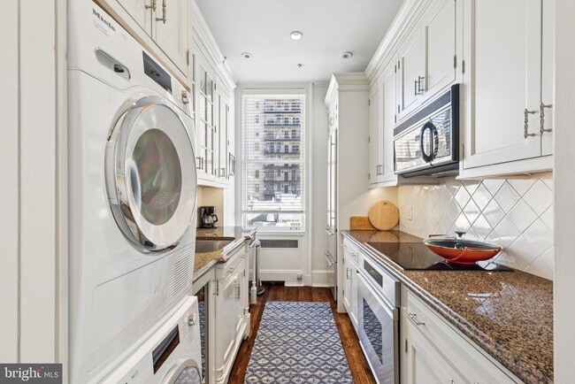 Building Photo - 237 S 18th St