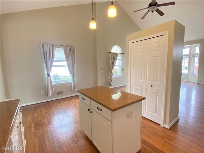 Building Photo - 6710 Summerdale Ct E