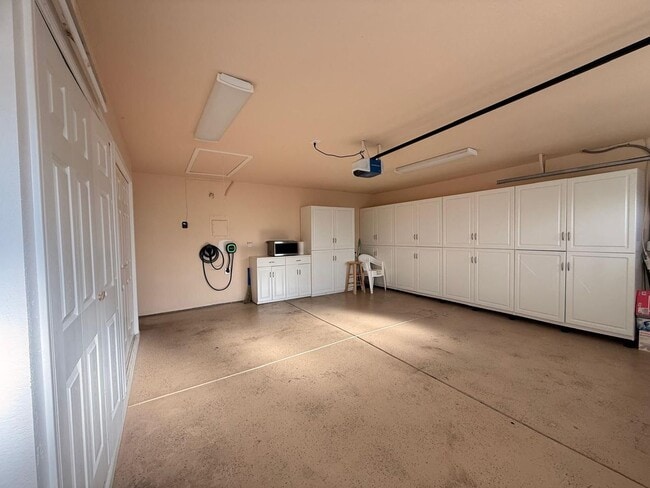 Building Photo - Bright & Spacious 3 Bedroom, 2 Bath Home in Fremont — Solar Included!