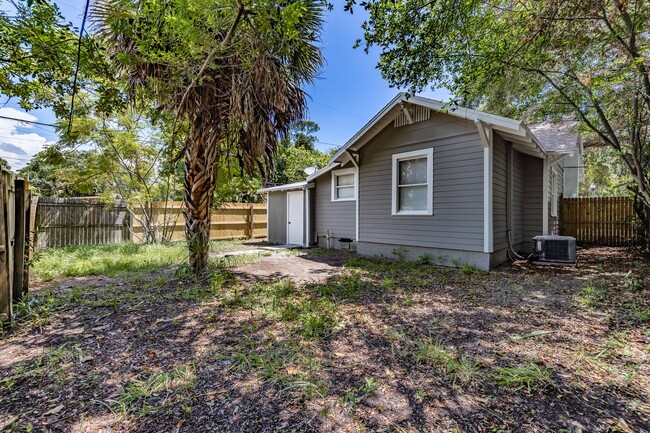 Building Photo - JUST REDUCED- Adorable 3/2 Bungalow Availa...