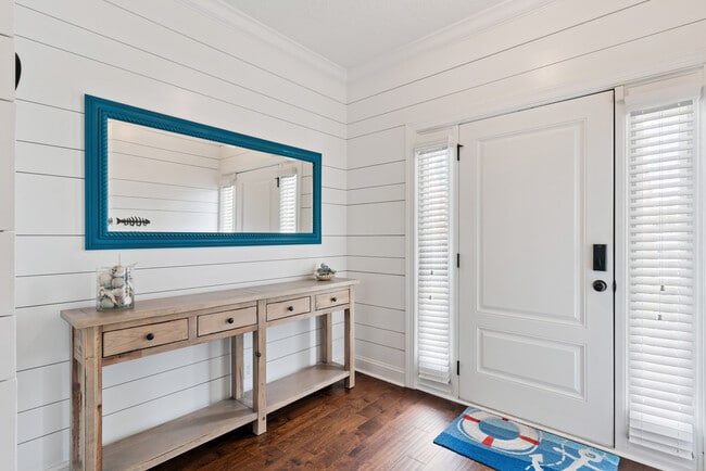 Building Photo - 807 Mariners Cir