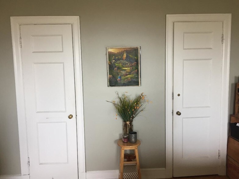 Mstr Bedroom - 2 walk-in closets - 2000 N Lincoln Park W