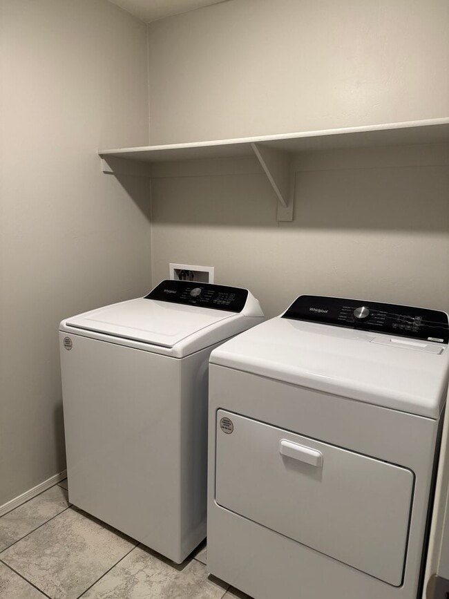 Building Photo - 3 Bed | 2 Bath | 1,456 Sq Ft | 2-Car Garage