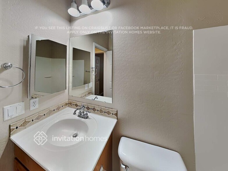 Building Photo - 14170 W Riviera Dr