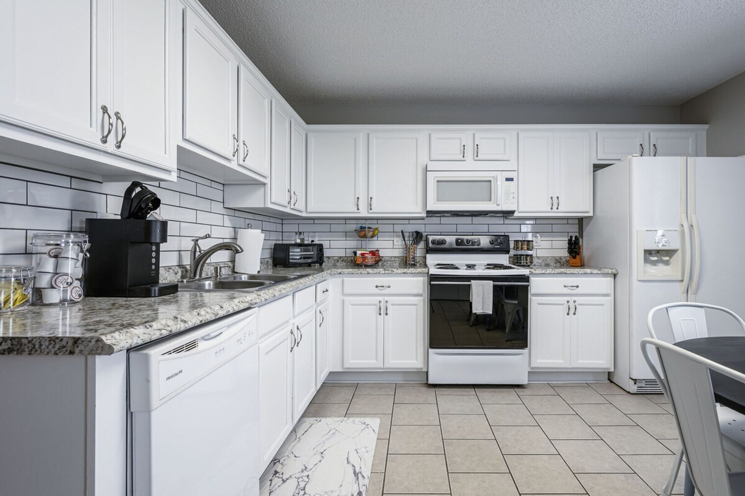 Building Photo - 49 Middlebrook Dr