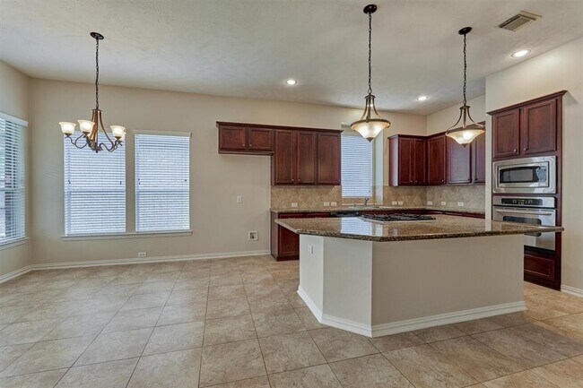 Building Photo - 6 Jester Oaks Pl