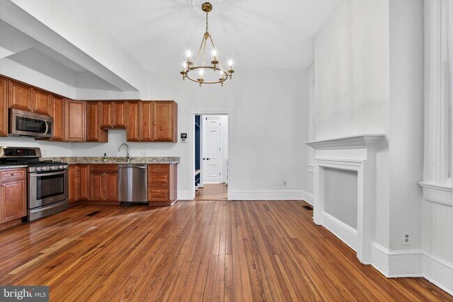 Building Photo - 515 N Columbus St