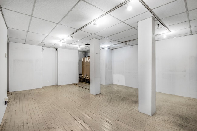 Building Photo - 464 Broome St