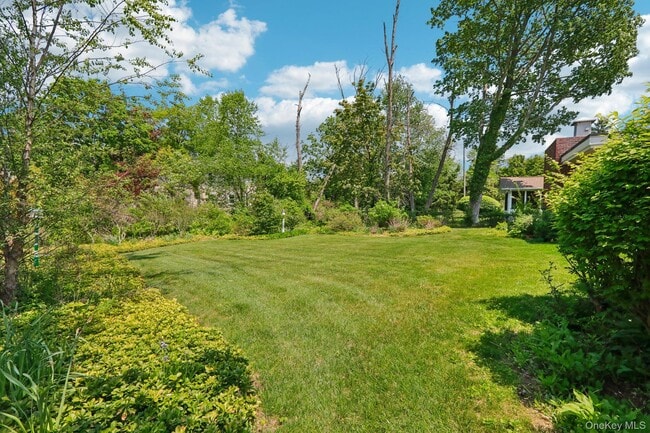 Building Photo - 181 Finmor Dr