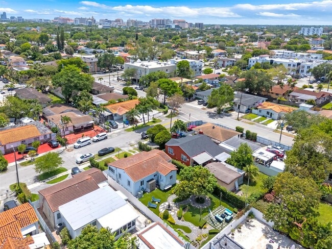 Building Photo - Northwest Flagler Terrace, Miami, FL 33125 - 2 BR 1 BA house