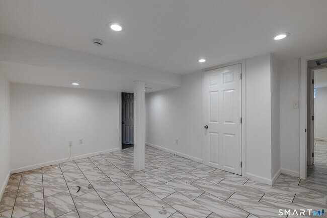 Building Photo - 118 Bryden Terrace