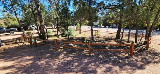 Building Photo - Modern Home with Huge Yard