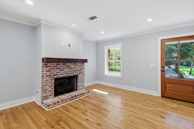 Building Photo - 117 McCree Dr
