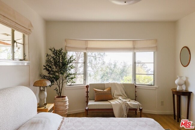 Building Photo - 1575 E Loma Alta Dr