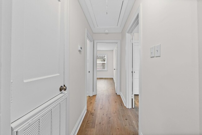 Building Photo - Renovated 2 bedroom home for rent Near Downtown Clarksville!