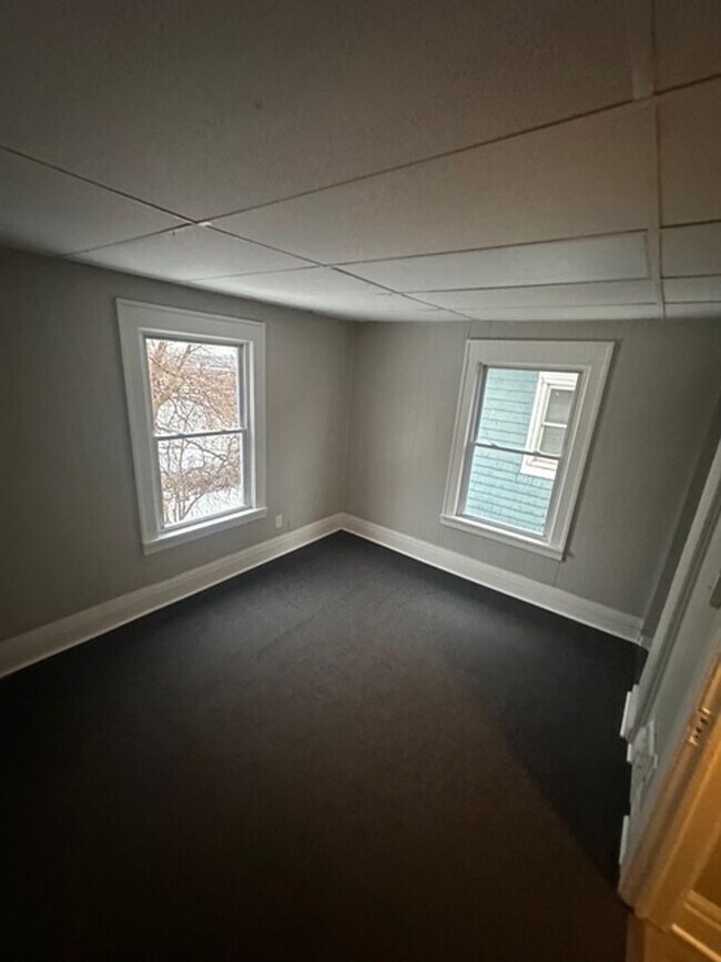 Building Photo - 142-144 Bowman St