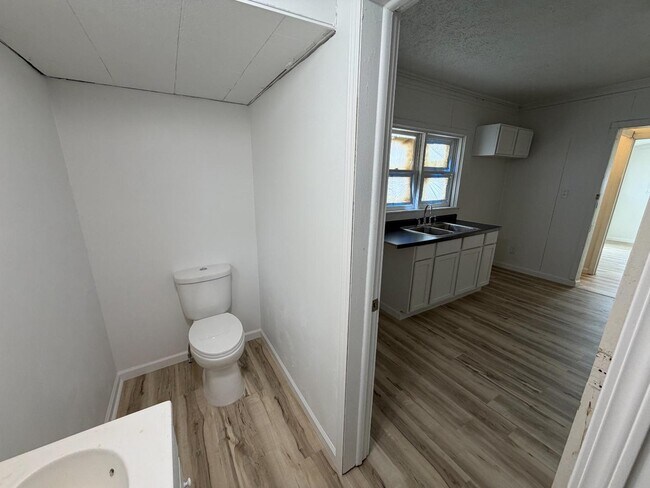 Building Photo - 2900 S 13th St