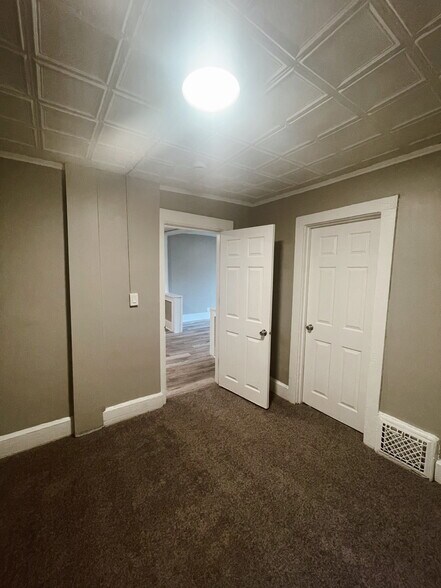 Building Photo - 1115 William St