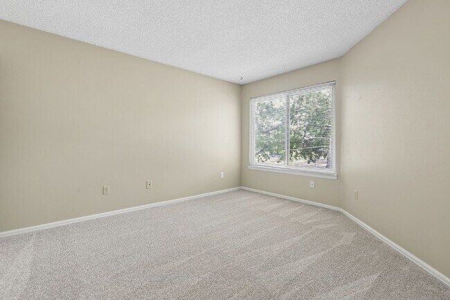 Building Photo - 1065 Acapulco Ct