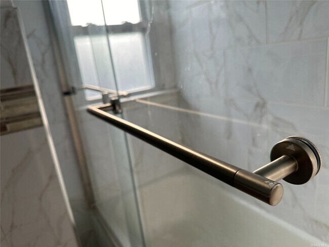 Building Photo - 1322 Commodore Rd