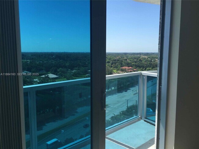 Building Photo - 2641 N Flamingo Rd