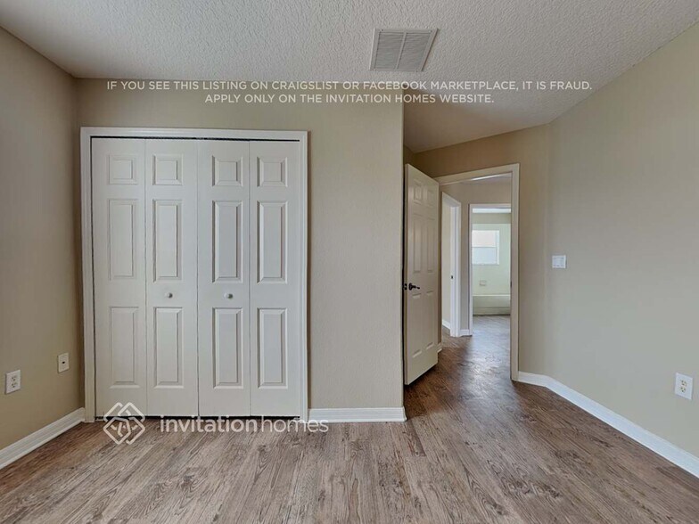 Building Photo - 2458 Hamlet Cir