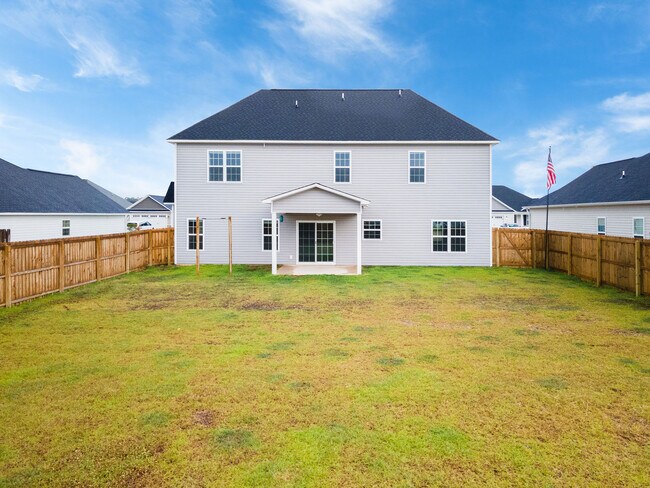 Building Photo - 917 Uplands Ln