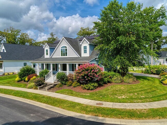 Building Photo - Spacious 3BR / 3.5BA Single family home • 2,500 Sq Ft • Baywood