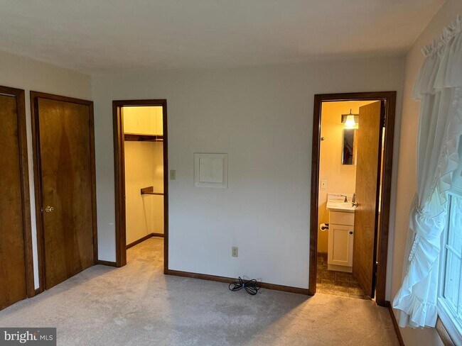 Building Photo - 5293 Roller Rd
