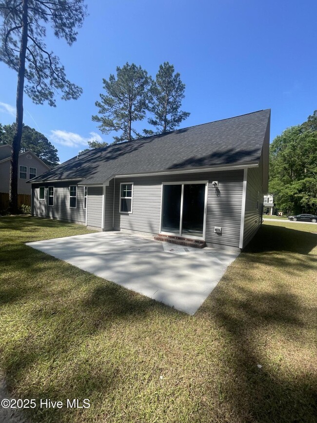 Building Photo - 618 Walnut Dr